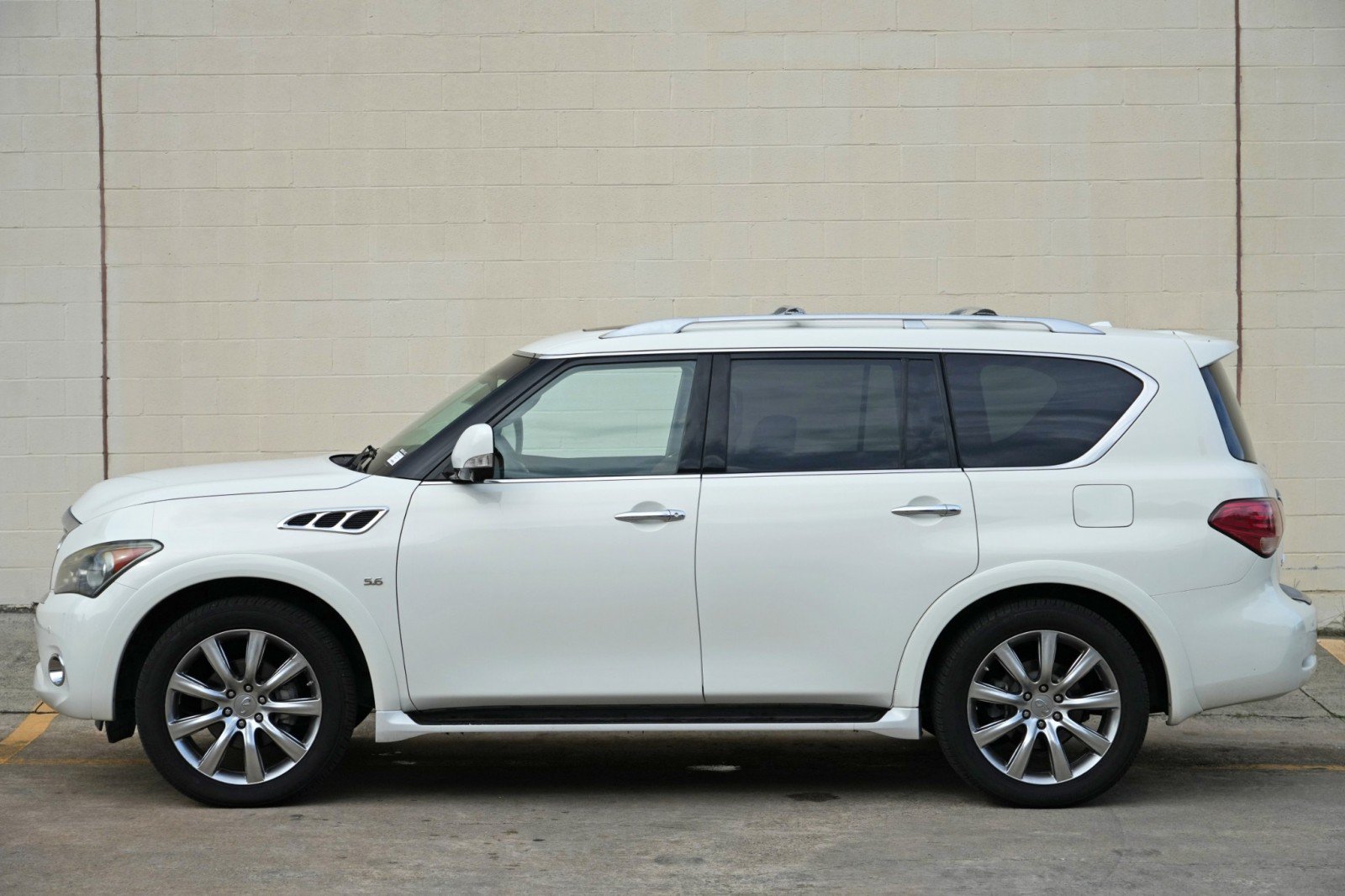 Used 2014 INFINITI QX80 4WD w/ Theater Package image 53
