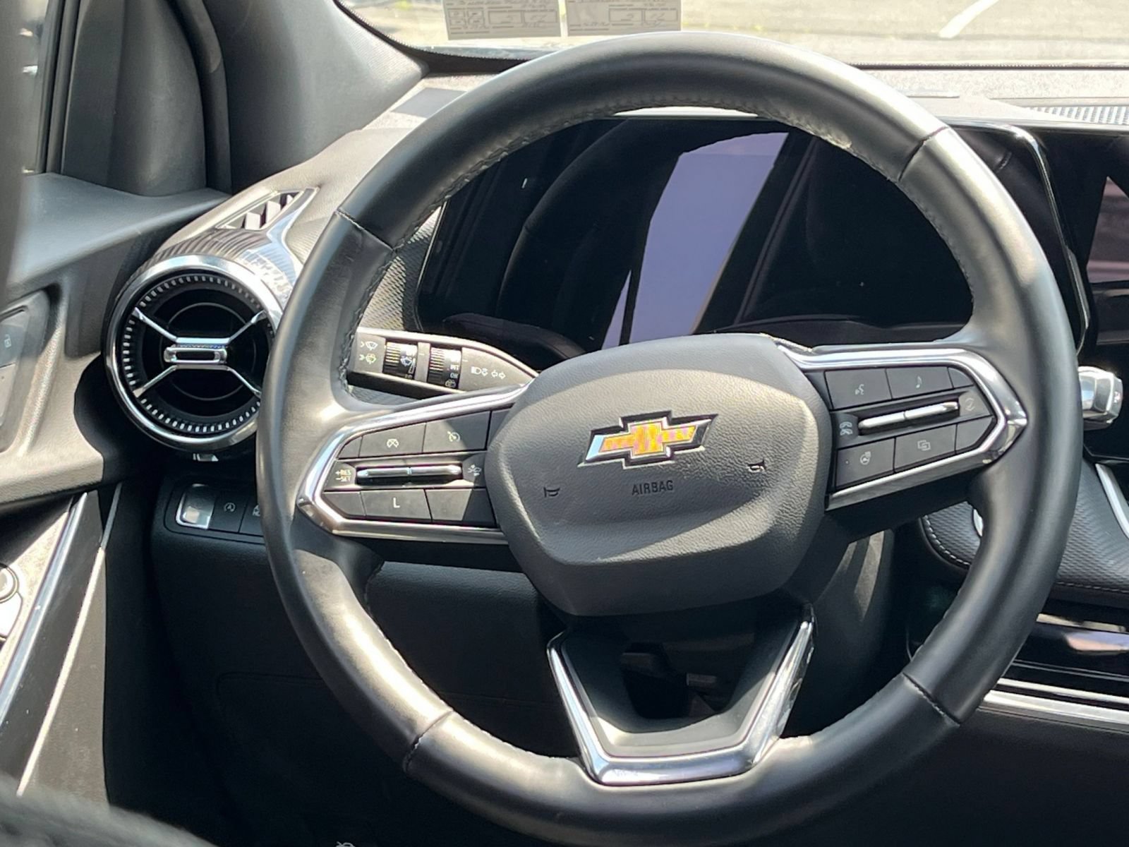 Used 2025 Chevrolet Equinox LT FWD image 28