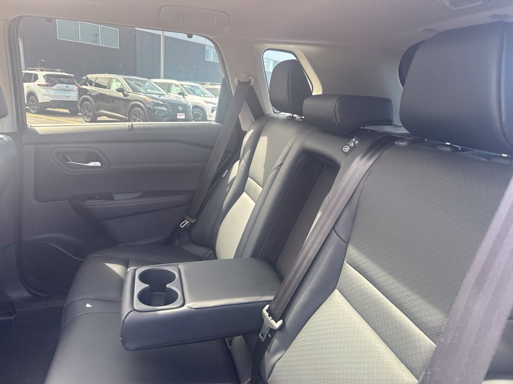 Certified 2025 Nissan Rogue SV w/ SV Premium Package AWD/4WD image 29