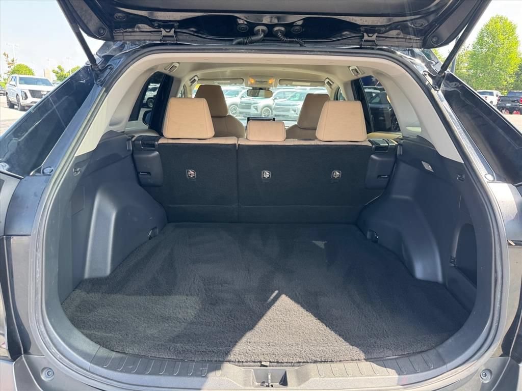 Used 2020 Toyota RAV4 LE FWD image 10