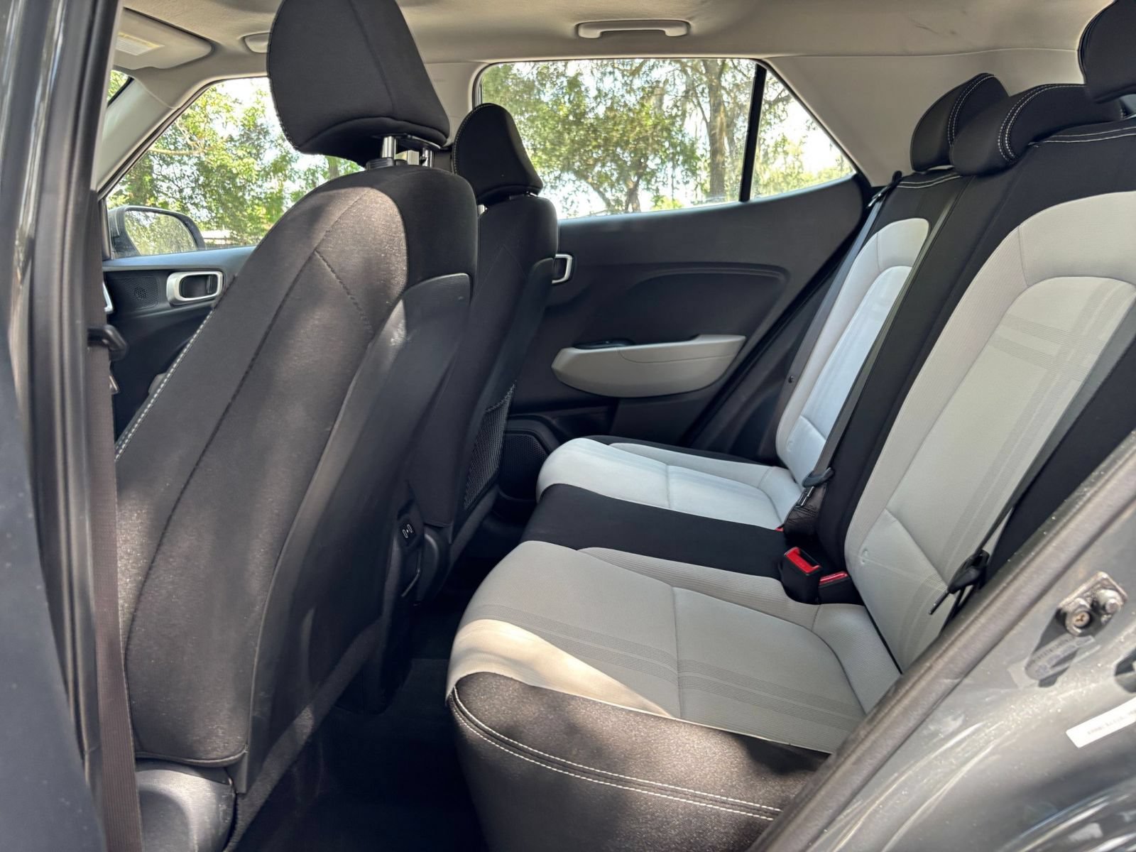 Used 2025 Hyundai Venue SEL FWD image 24