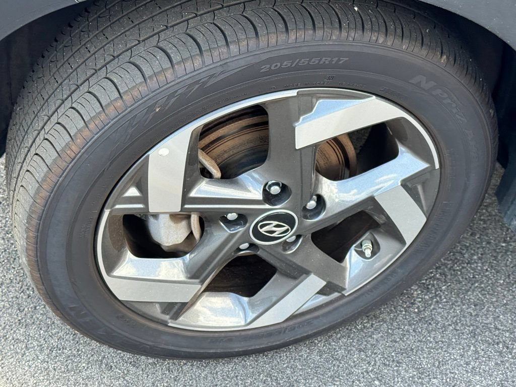 Used 2025 Hyundai Venue SEL FWD image 36