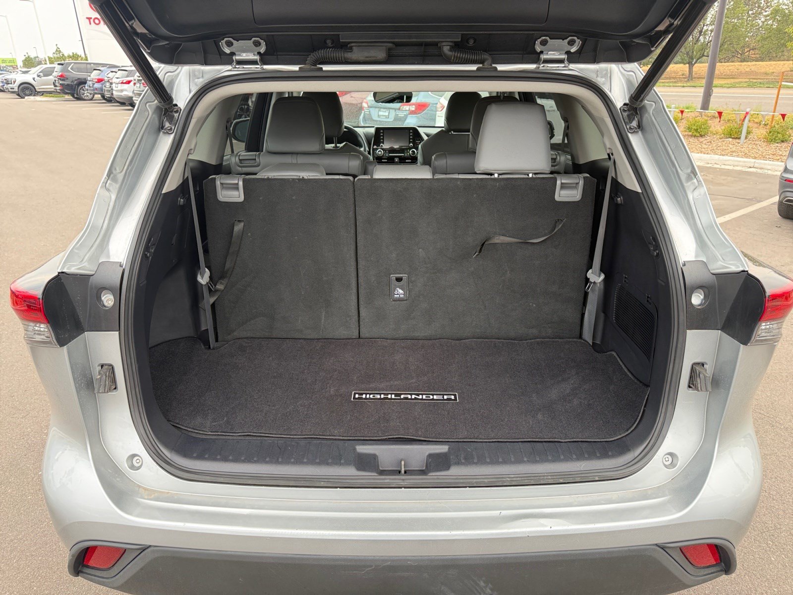 Certified 2021 Toyota Highlander XLE AWD/4WD image 32