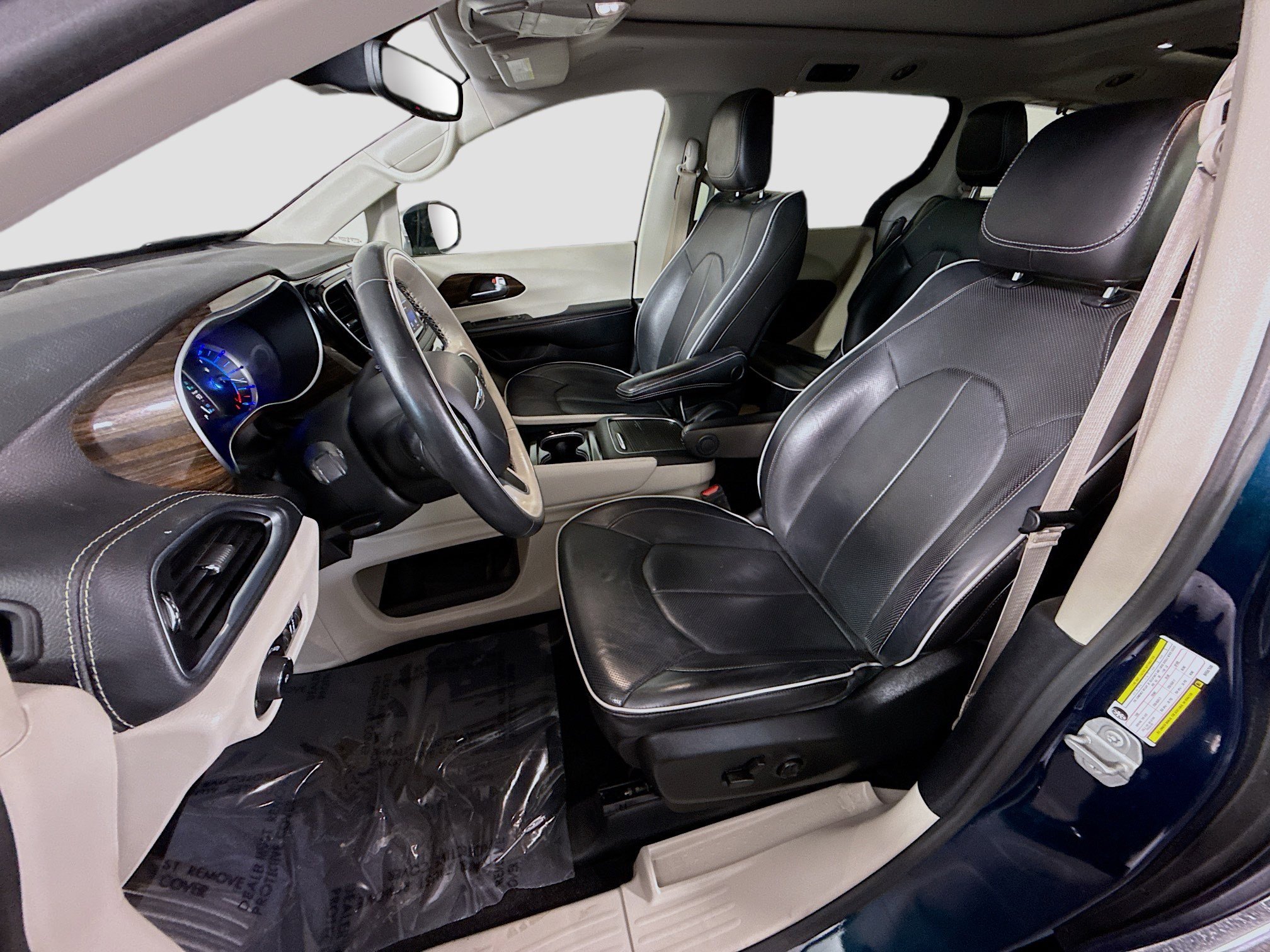 Used 2021 Chrysler Pacifica Limited w/ Premium & Safety Sphere Group image 22