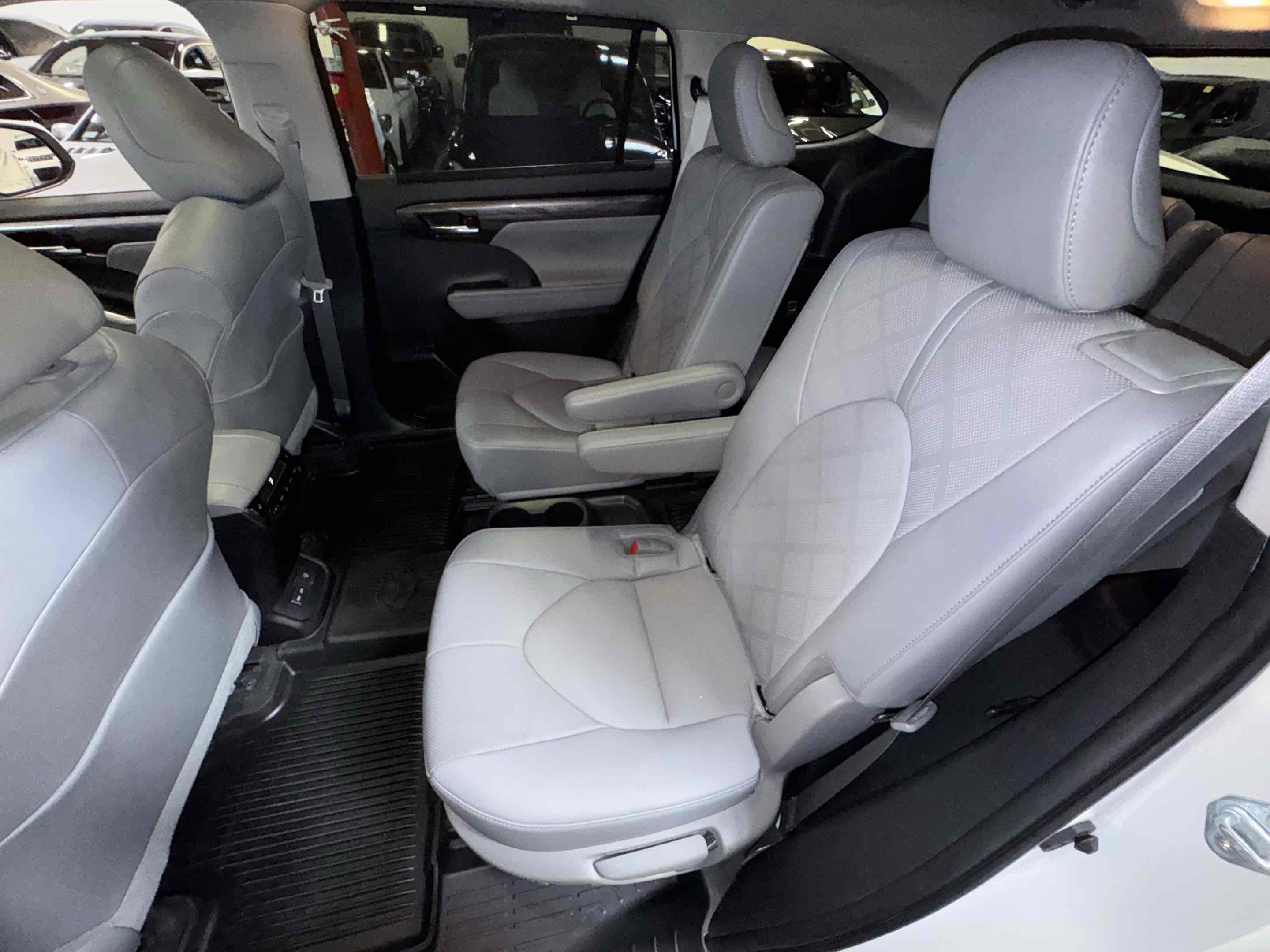 Used 2023 Toyota Highlander Platinum image 38