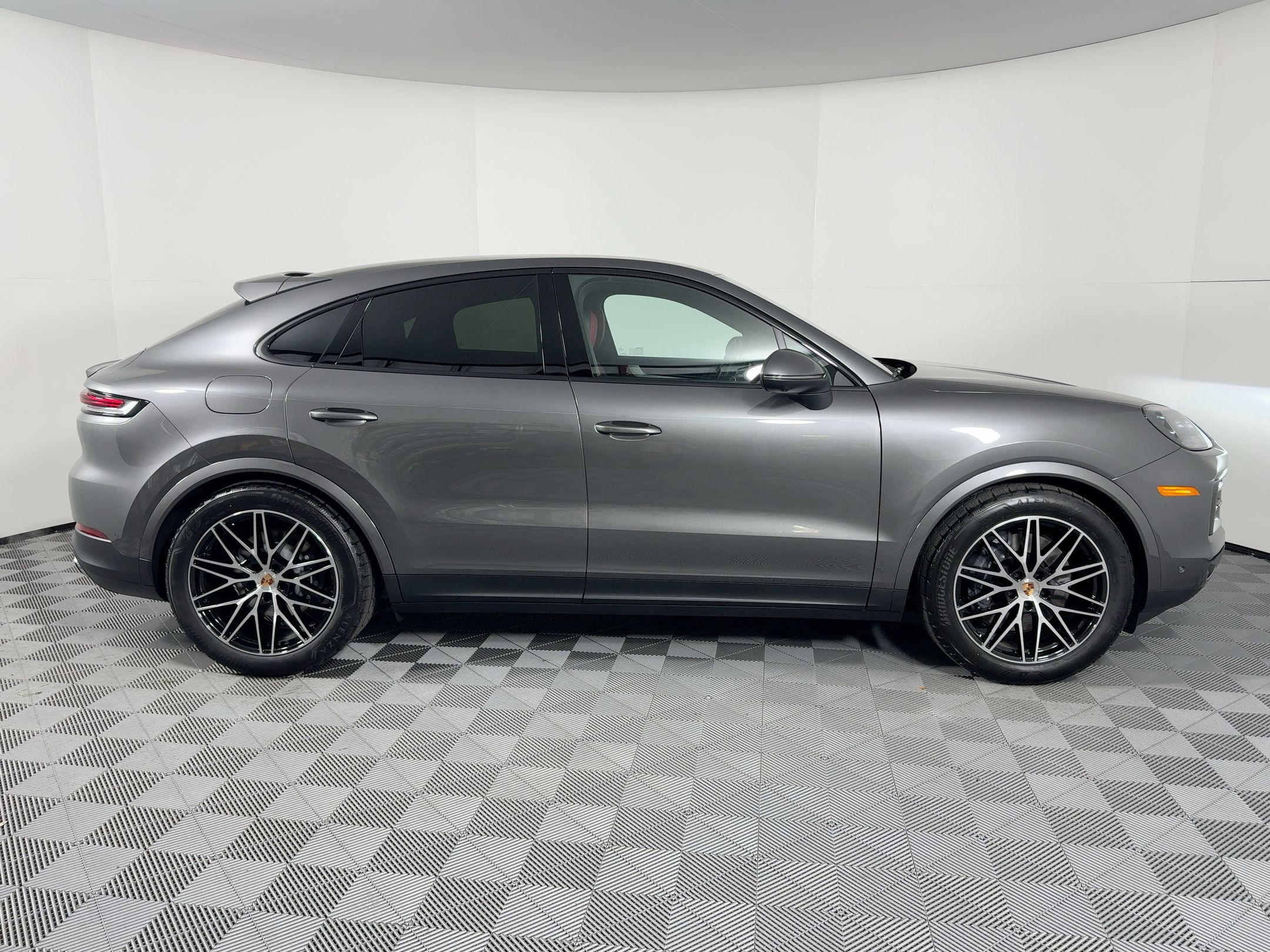 Used 2026 Porsche Cayenne Coupe image 8