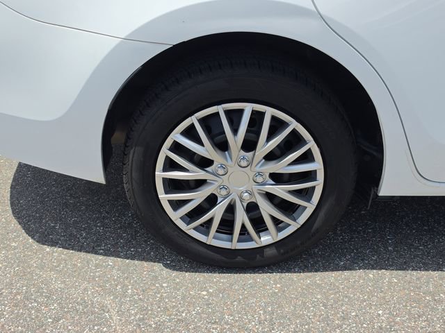 Used 2015 Toyota Corolla LE FWD image 5