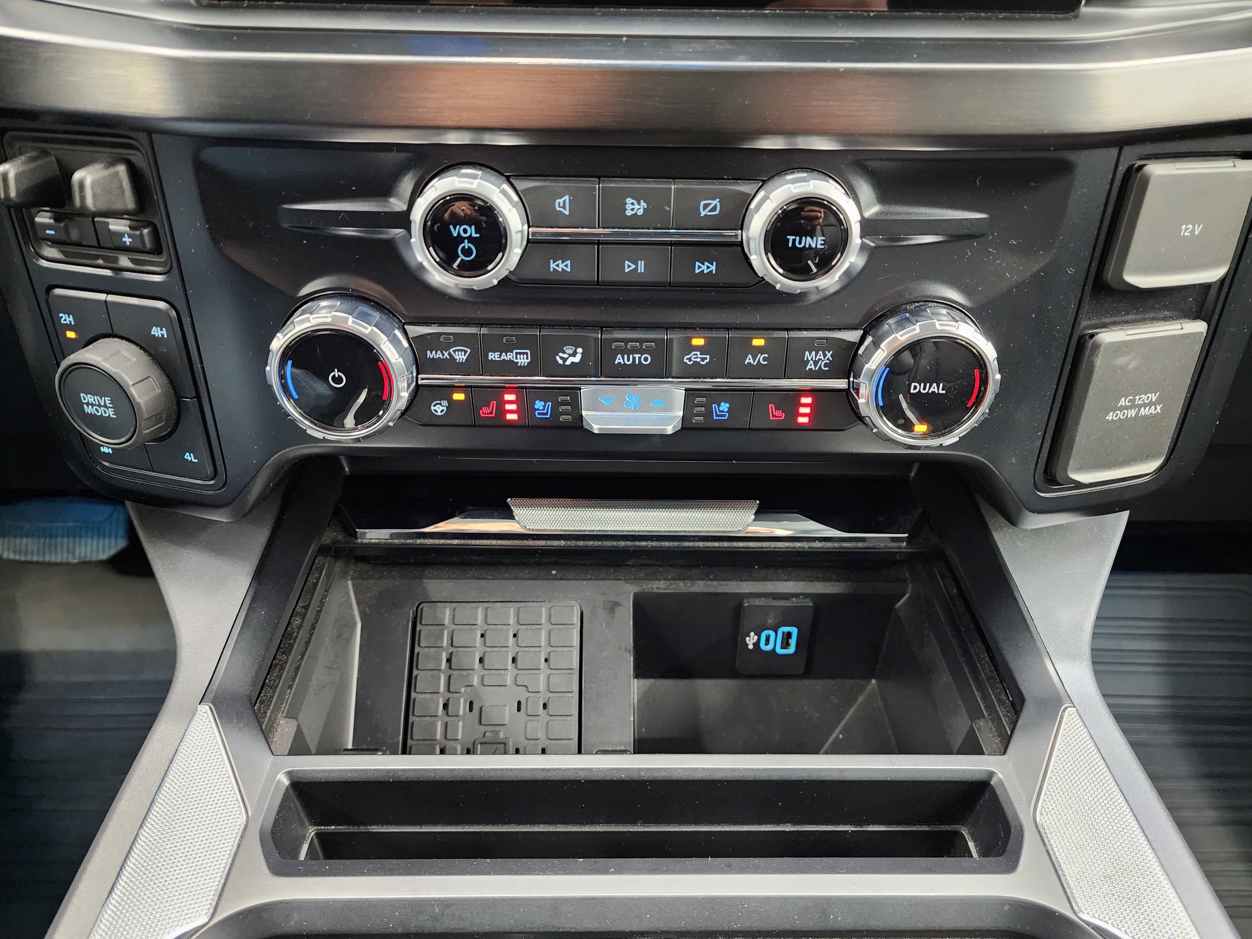 Used 2024 Ford F250 Lariat w/ Chrome Package image 17