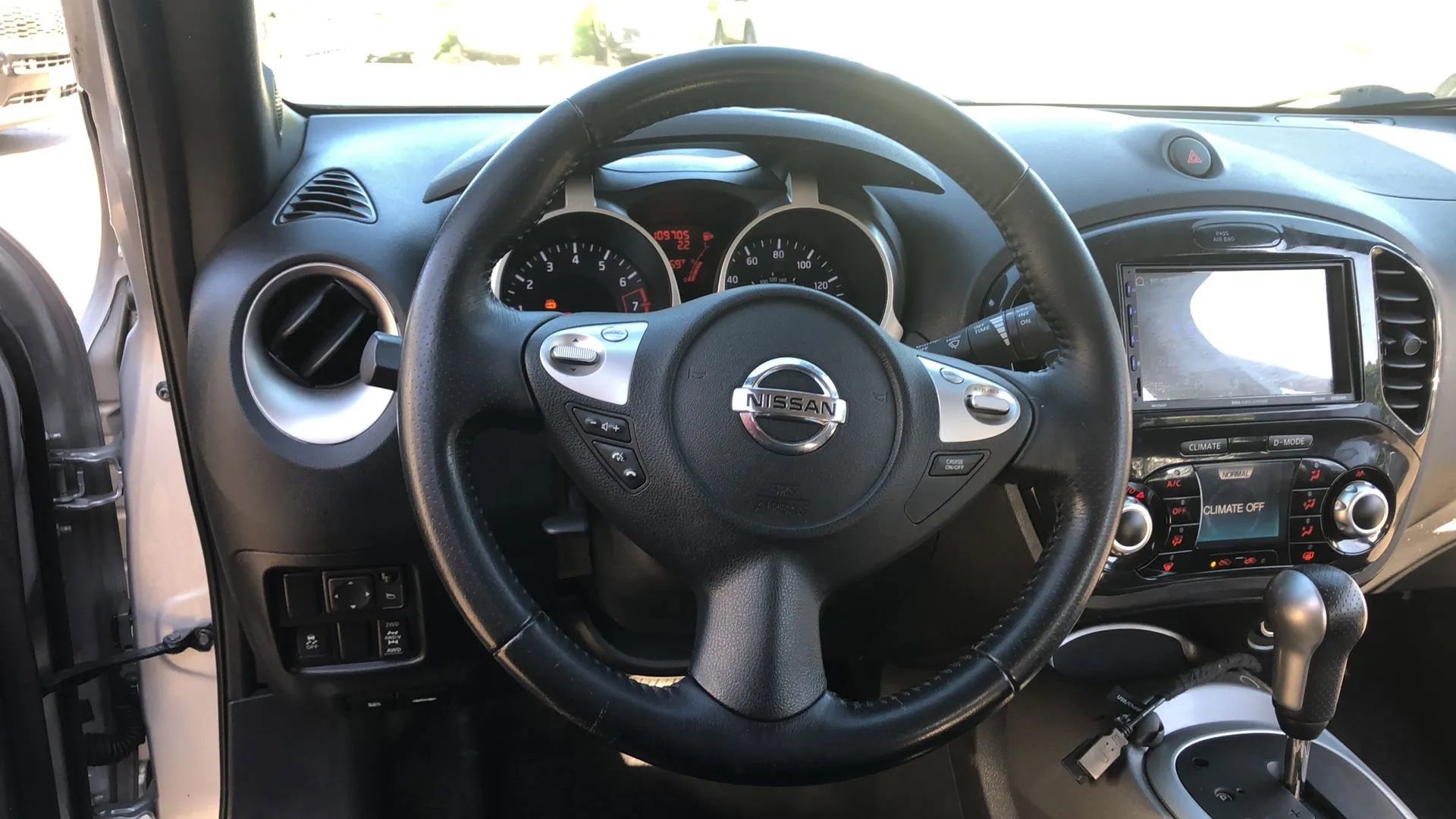 Used 2011 Nissan Juke SL image 9