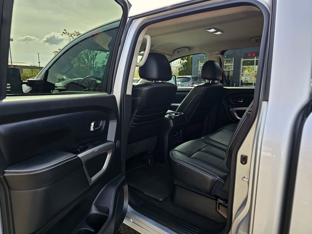 Used 2017 Nissan Titan PRO-4X w/ Pro-4x Convenience Package AWD/4WD image 12