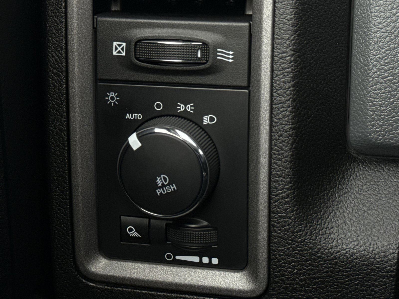 Used 2019 RAM 1500 Express AWD/4WD image 20