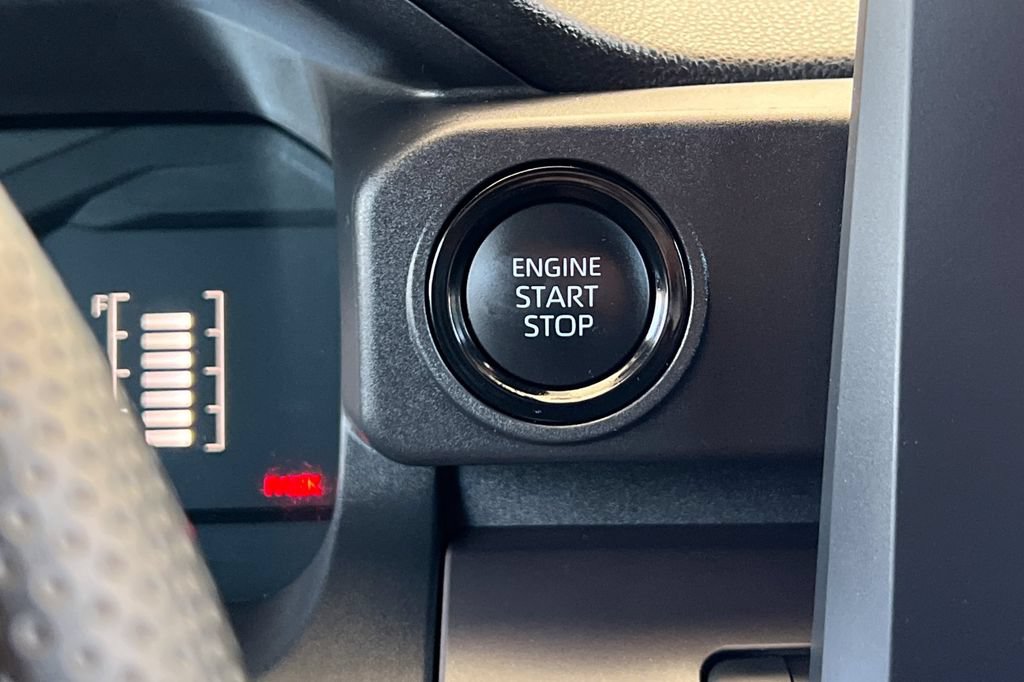 Certified 2025 Toyota Tacoma SR5 AWD/4WD image 25