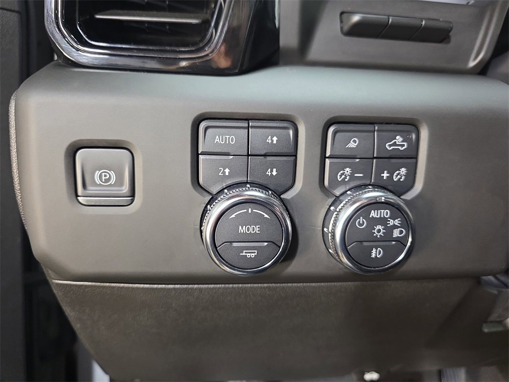 Used 2024 GMC Sierra 2500 AT4X image 28