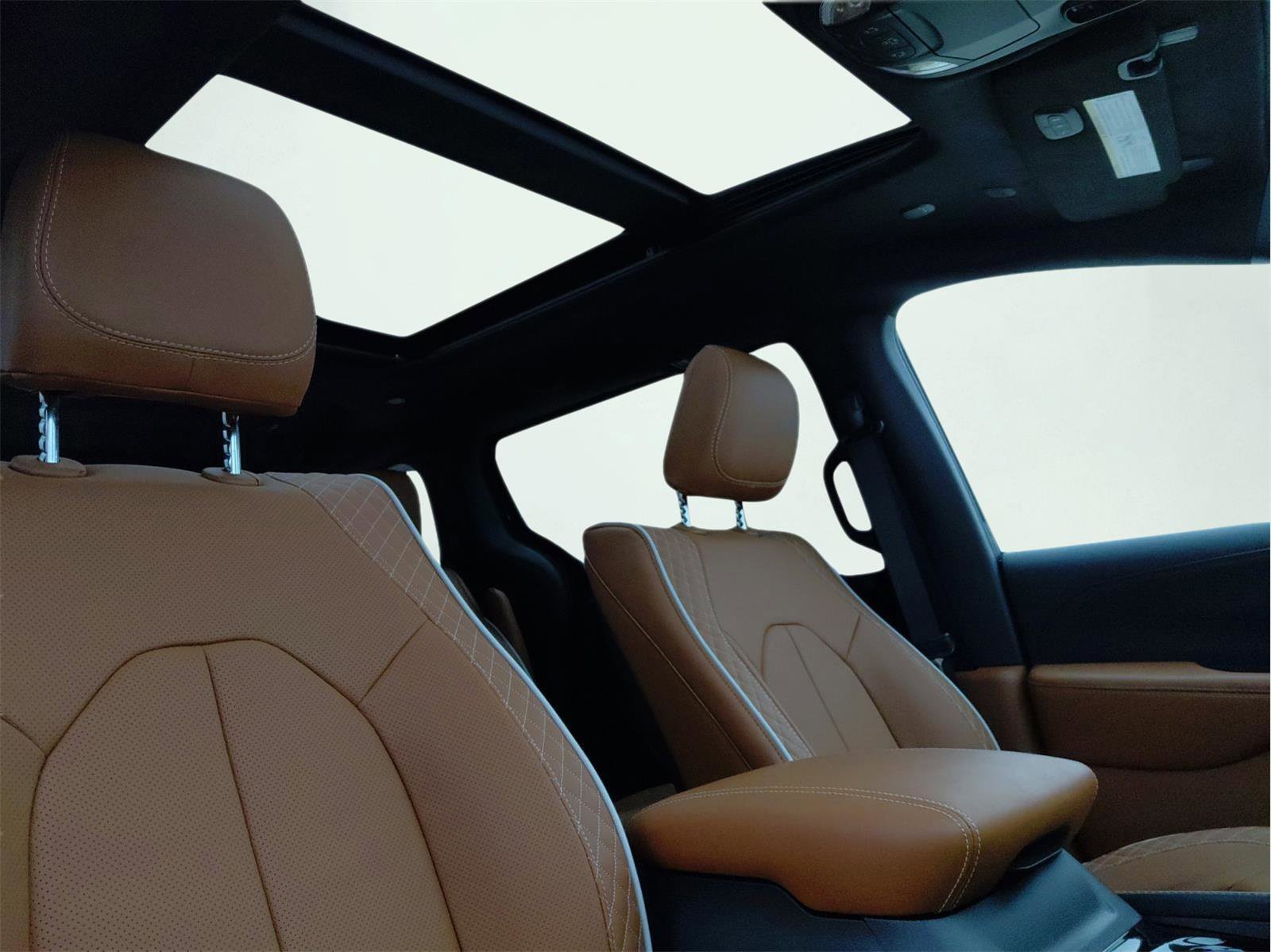 New 2026 Chrysler Pacifica Pinnacle image 15