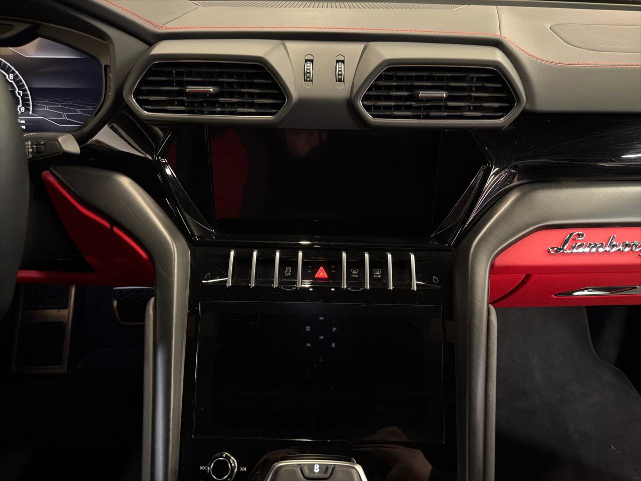 Used 2022 Lamborghini Urus image 18