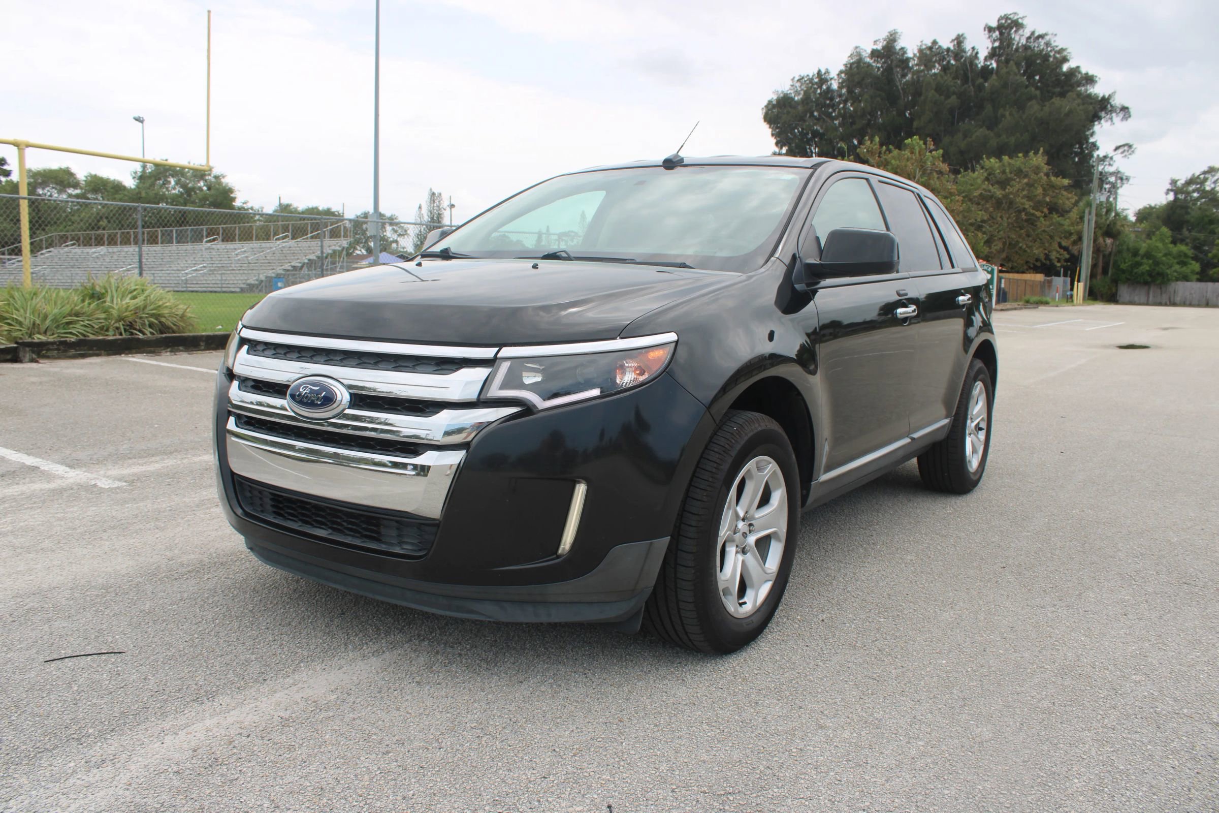 Used 2011 Ford Edge SEL FWD image 3