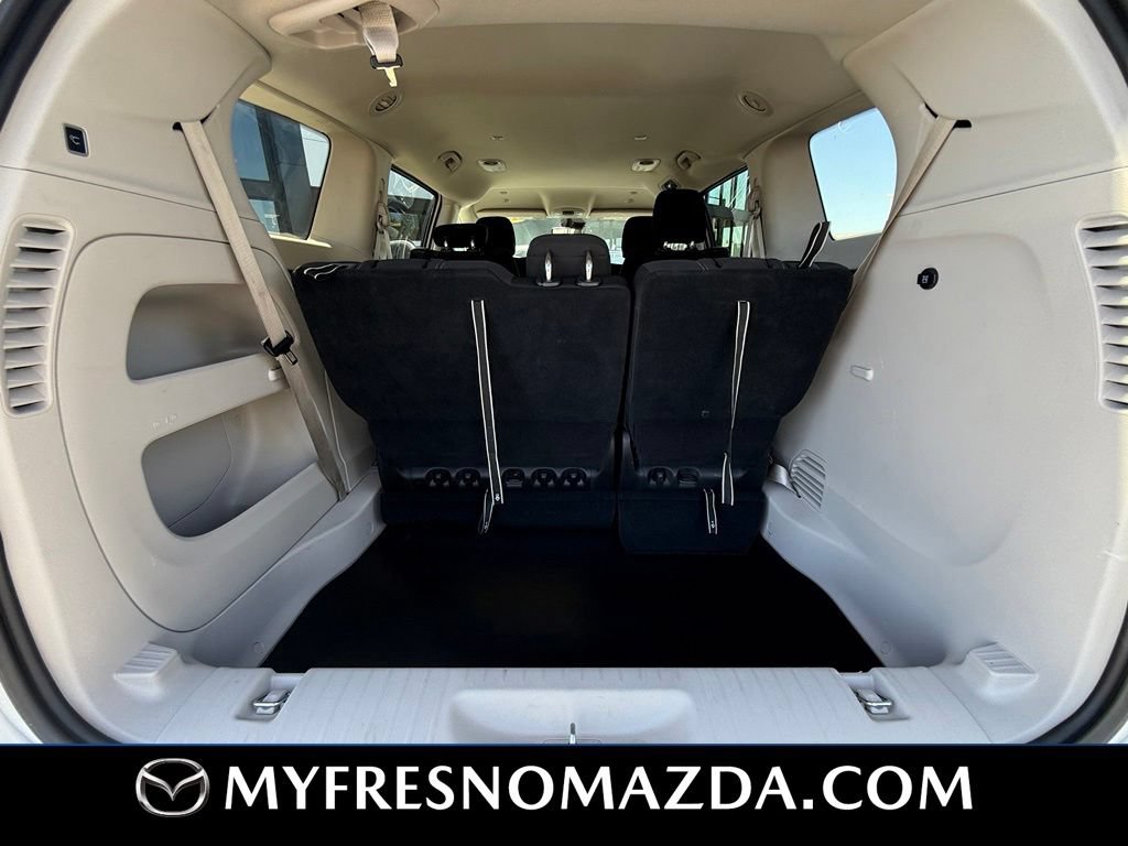 Used 2023 Chrysler Voyager LX FWD image 10