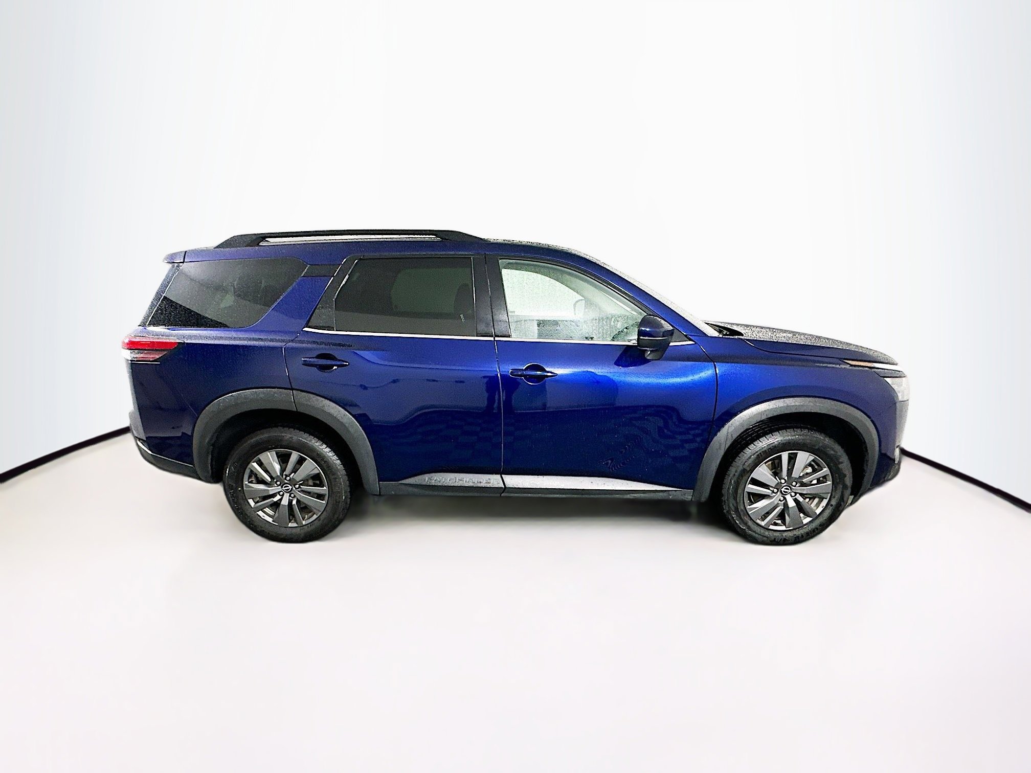 Used 2025 Nissan Pathfinder SV image 10