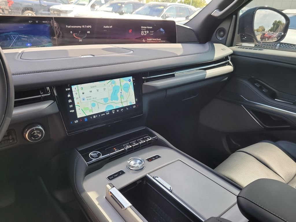 Used 2025 Lincoln Navigator Reserve w/ Jet Appearance Package image 23