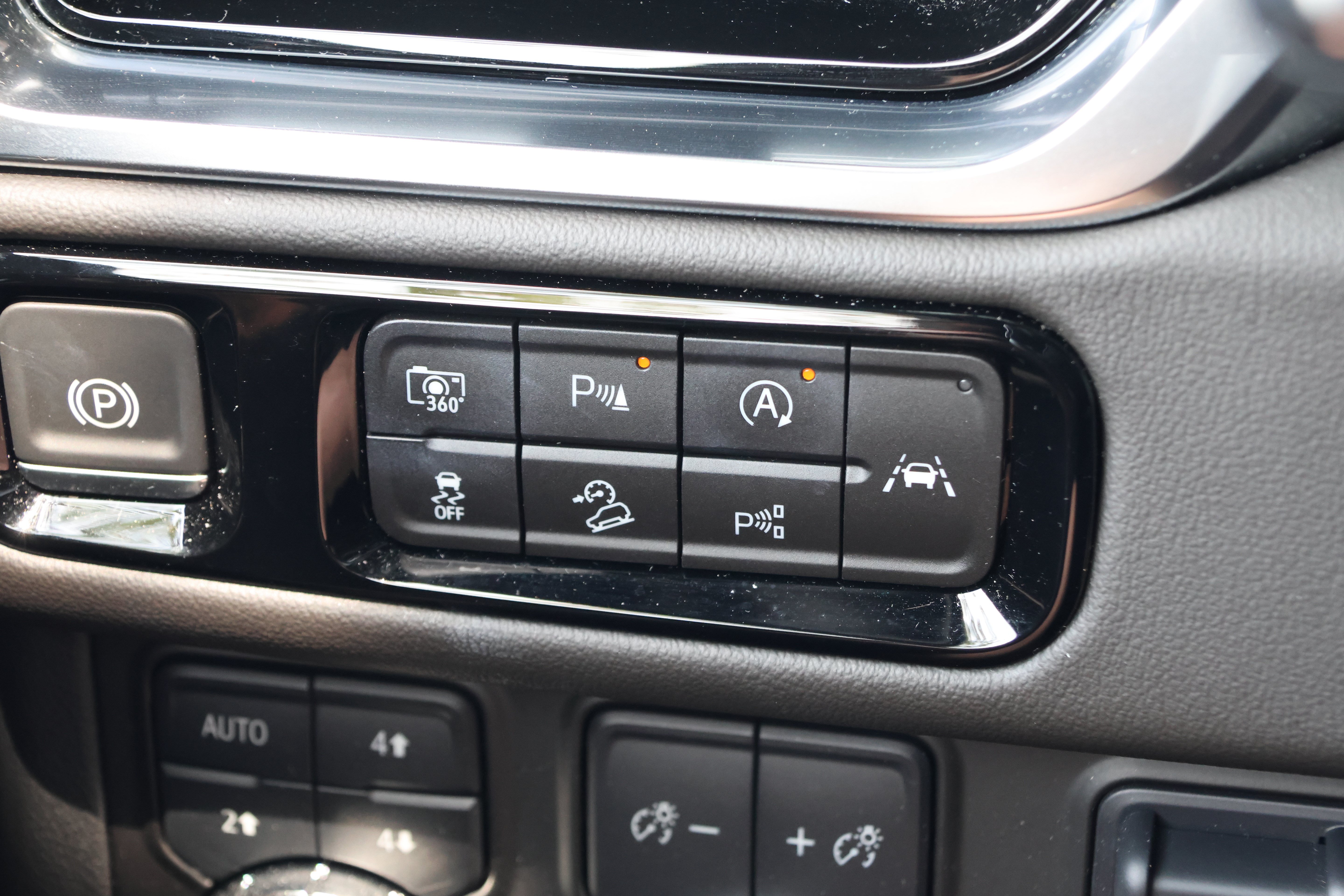 Used 2025 GMC Yukon Elevation AWD/4WD image 15
