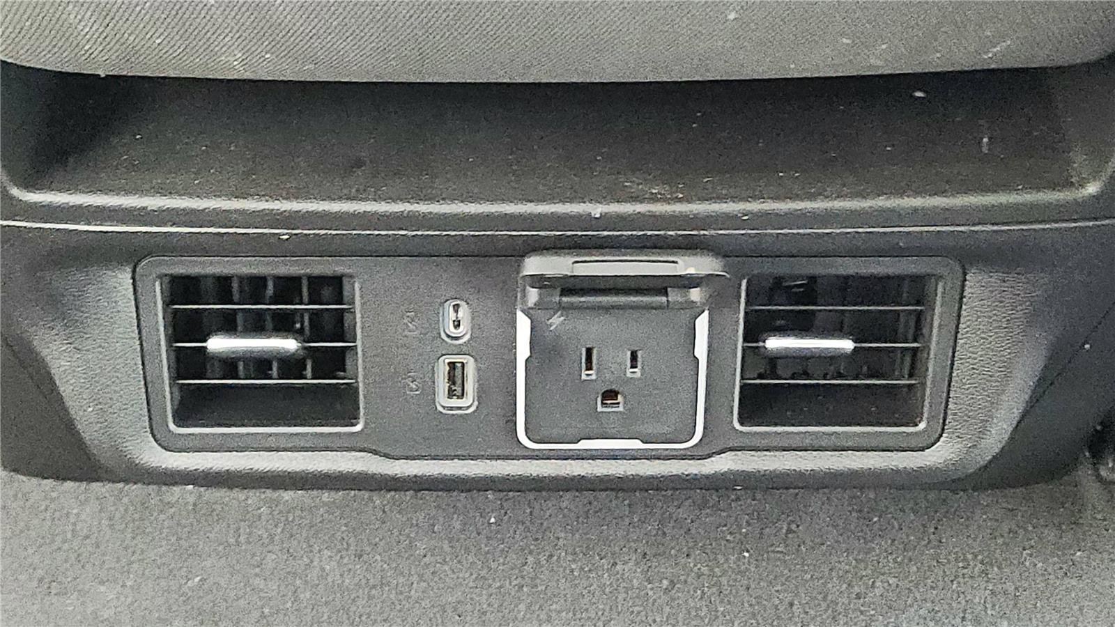 Used 2023 Chevrolet Silverado 1500 LT image 25