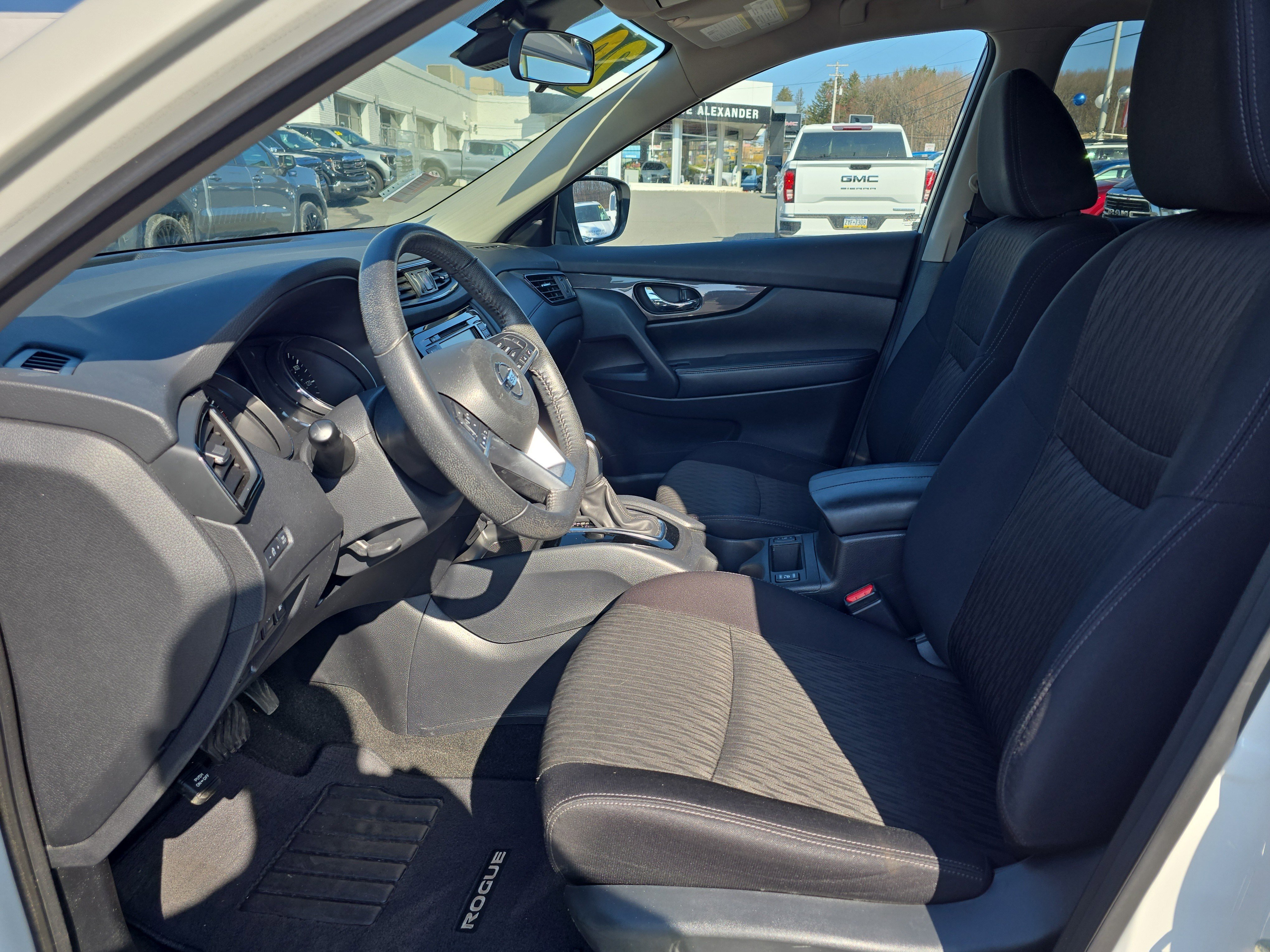 Used 2020 Nissan Rogue SV image 13