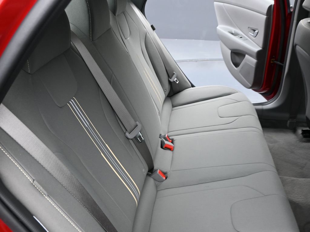 Certified 2025 Hyundai Elantra Sport image 24