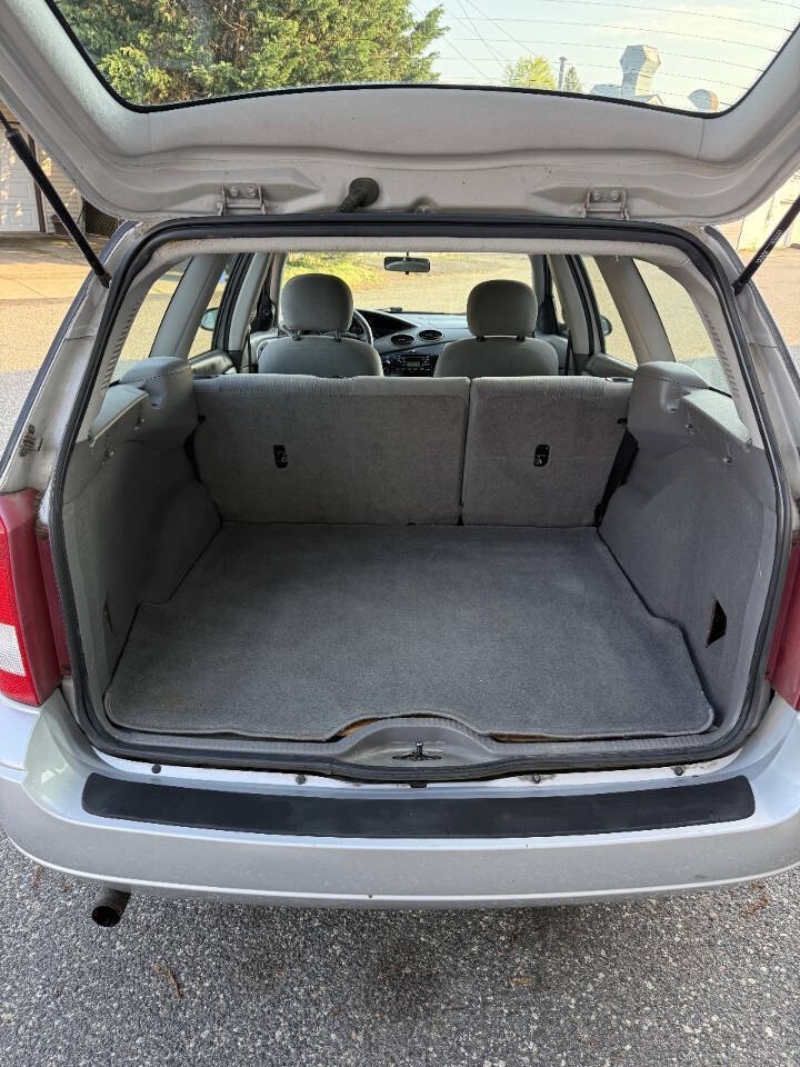 Used 2001 Ford Focus SE FWD image 14