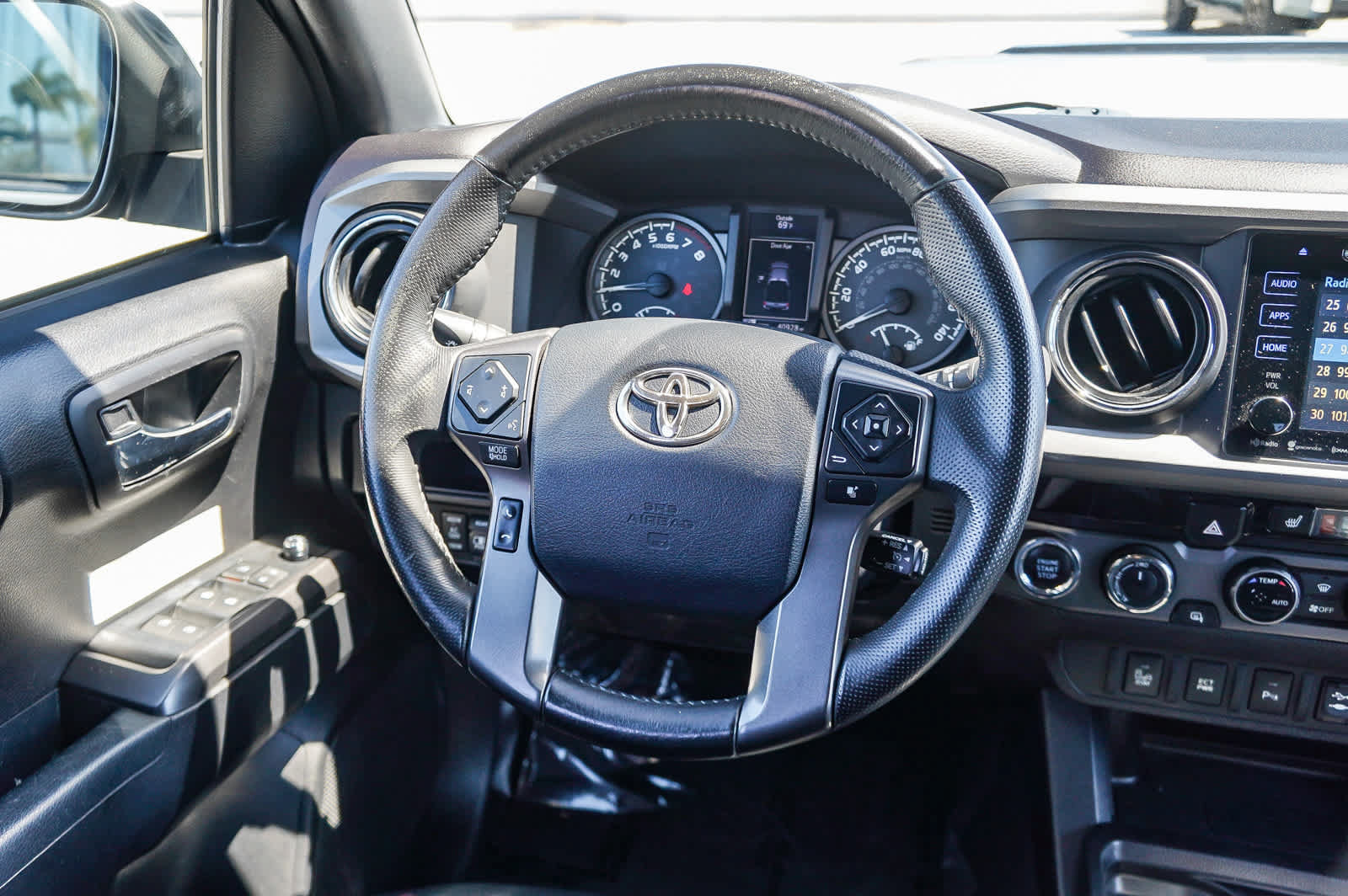 Certified 2017 Toyota Tacoma TRD Pro AWD/4WD image 16