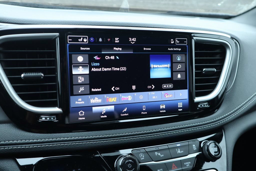 New 2026 Chrysler Pacifica Select AWD/4WD image 5