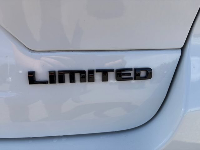 New 2025 Jeep Grand Cherokee Limited w/ Black Appearance Package AWD/4WD image 14