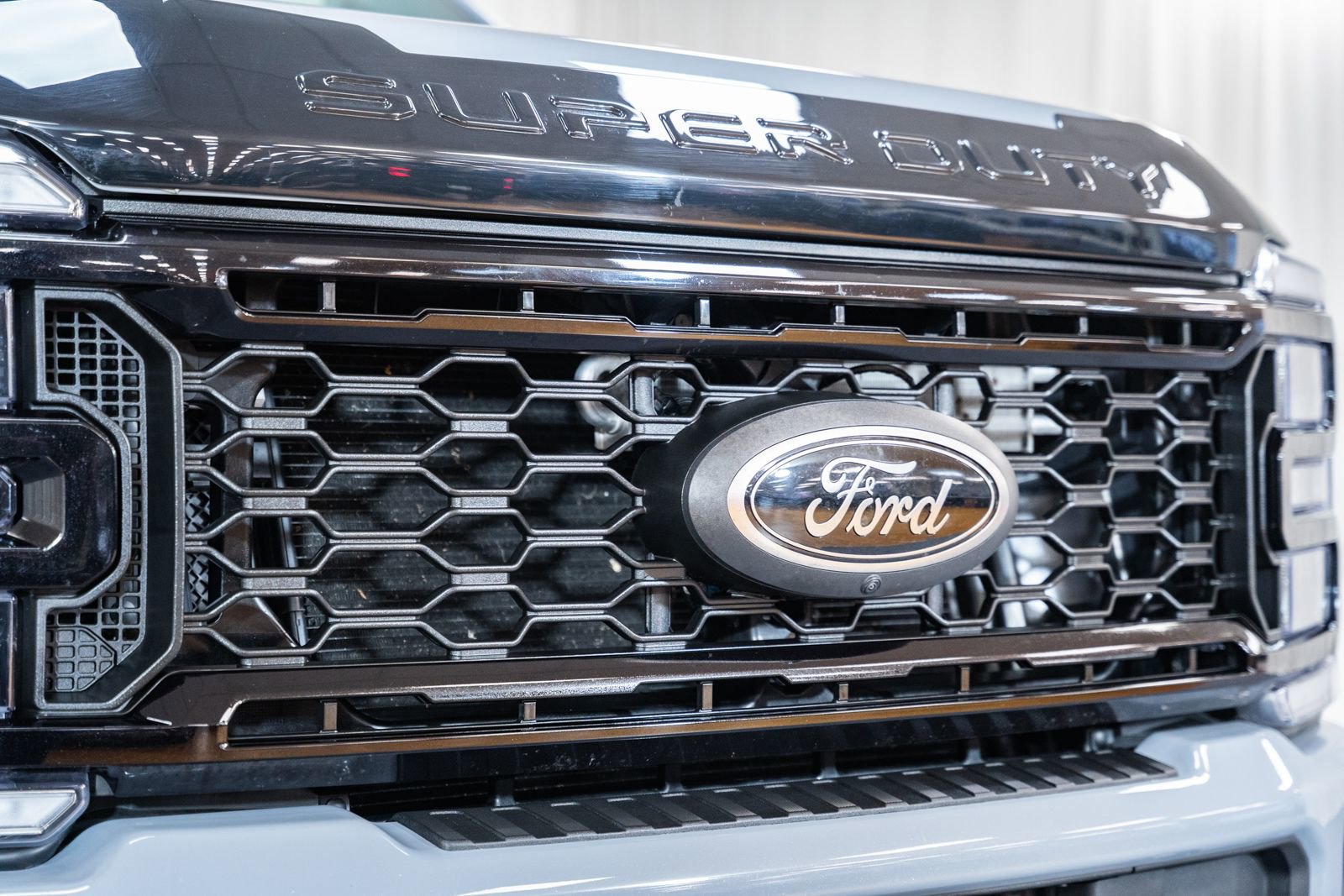 Used 2025 Ford F250 Lariat w/ Black Appearance Package image 7