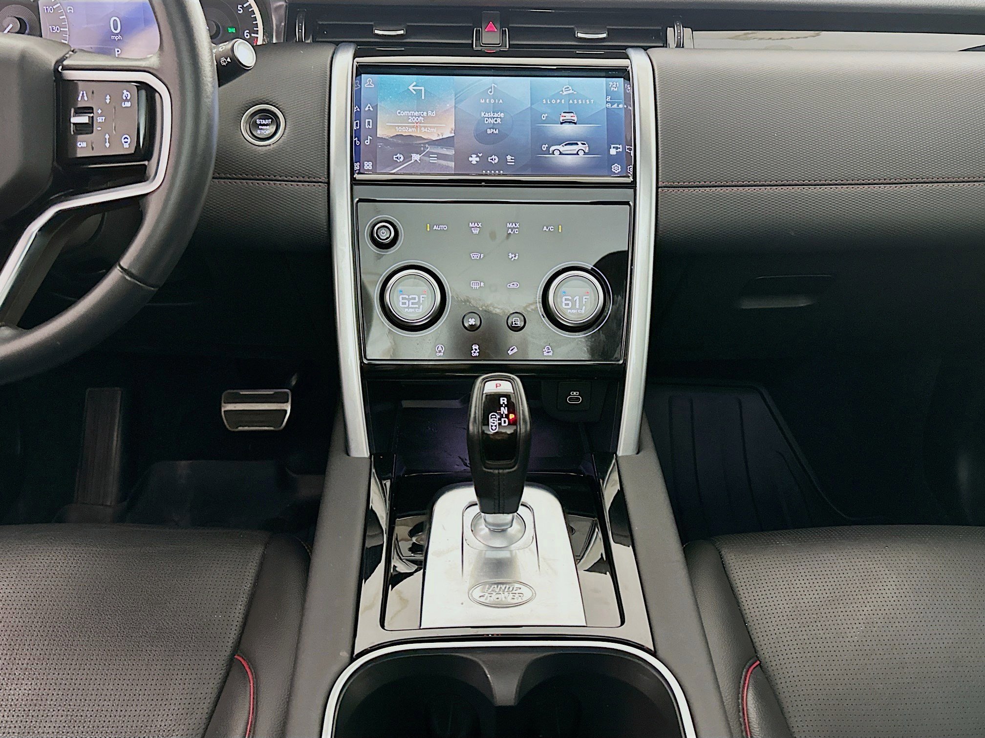 Used 2023 Land Rover Discovery Sport SE R-Dynamic image 11