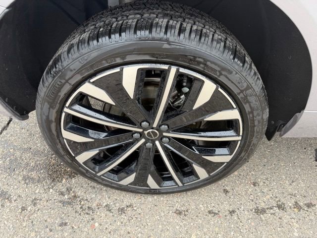 Used 2026 Volvo XC60 B5 Ultra w/ Protection Package Premier image 6