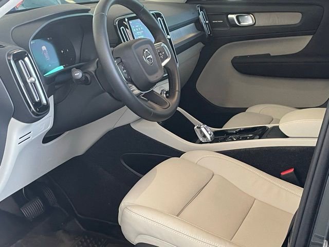 Used 2026 Volvo XC40 B5 Ultra w/ Climate Package image 15