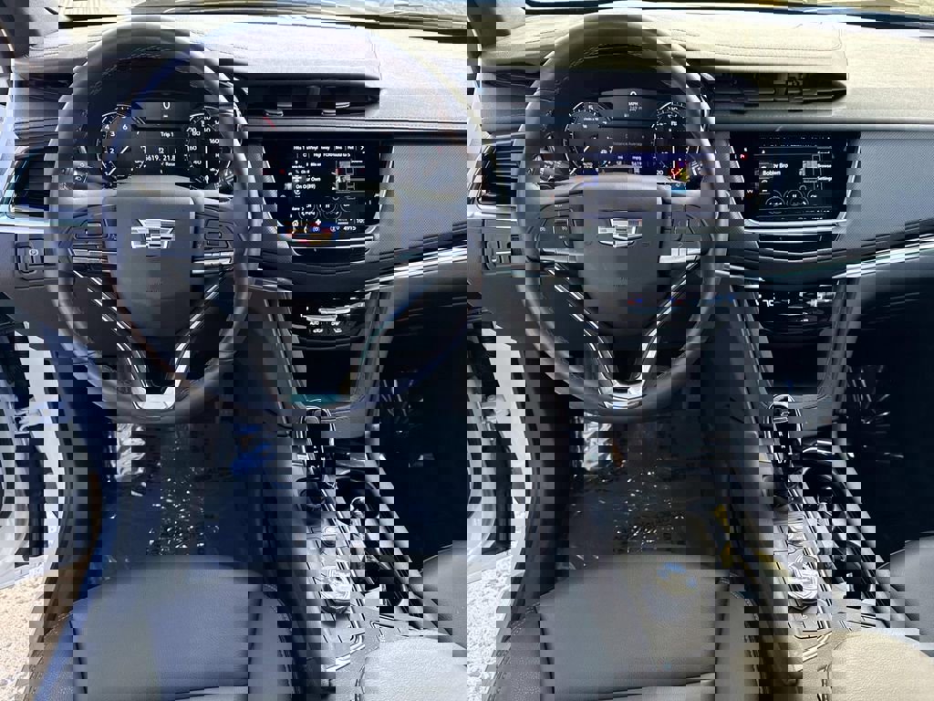 New 2025 Cadillac XT6 Luxury image 18