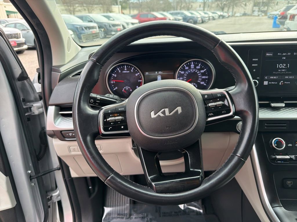 Used 2022 Kia Carnival LX image 16