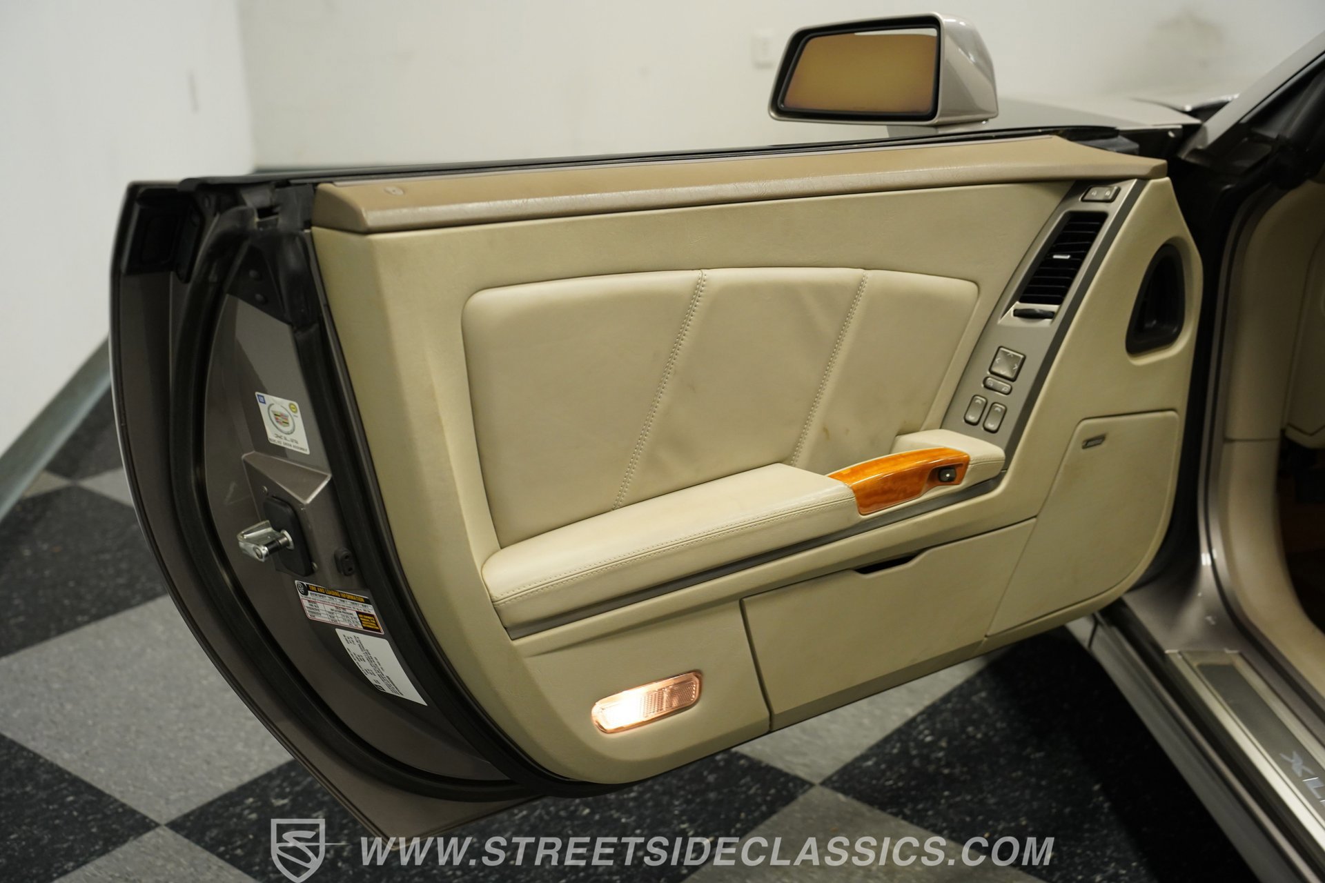 Used 2004 Cadillac XLR image 36