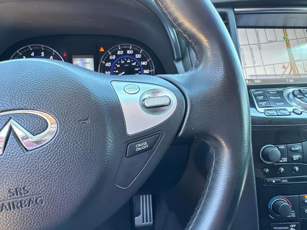 Used 2016 INFINITI QX70 2WD w/ Premium Package image 26