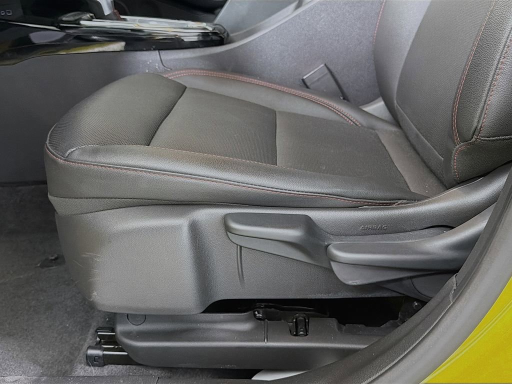 Used 2025 Chevrolet Trax RS w/ Driver Confidence Package image 21