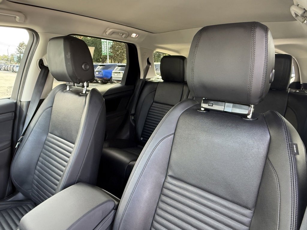 Used 2025 Land Rover Discovery Sport S image 17