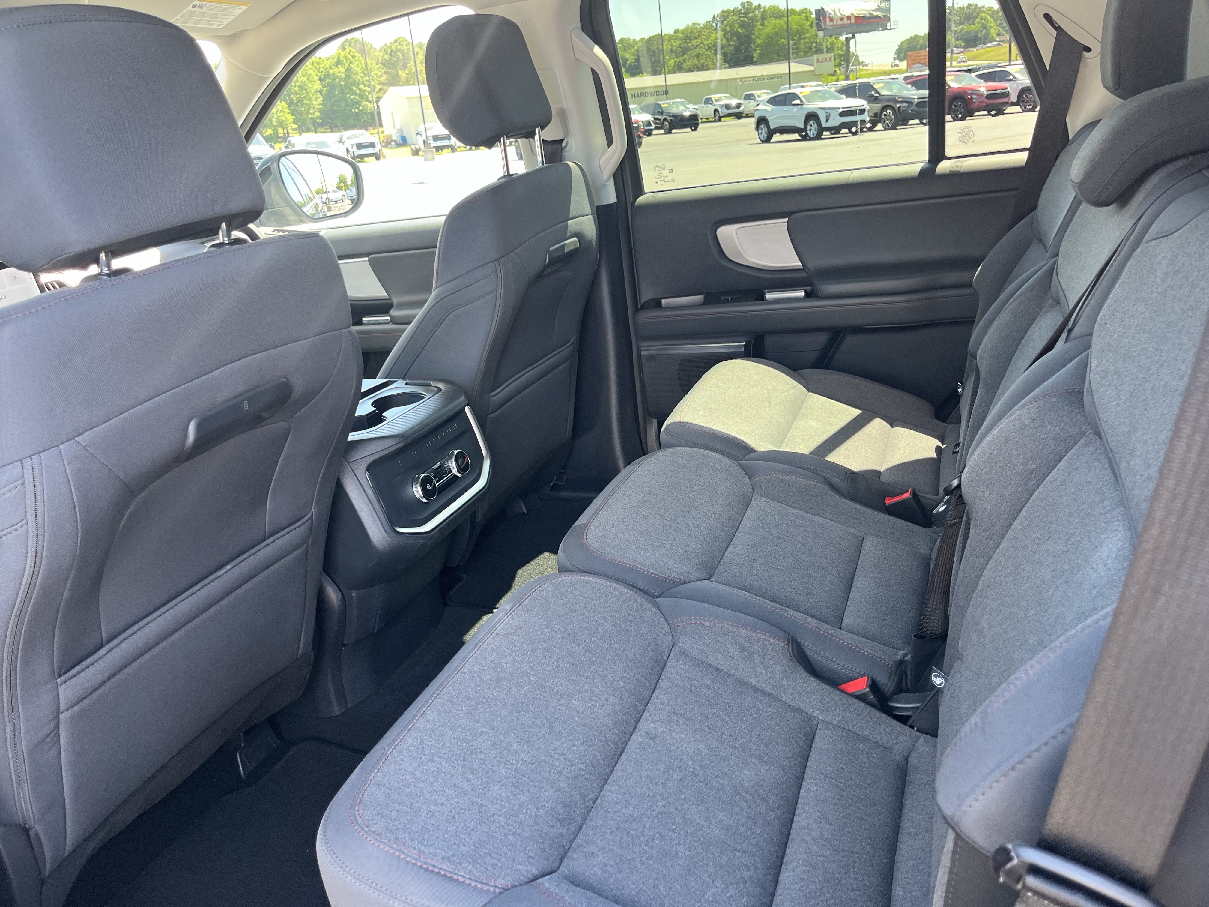 Used 2025 Ford Expedition Active AWD/4WD image 4