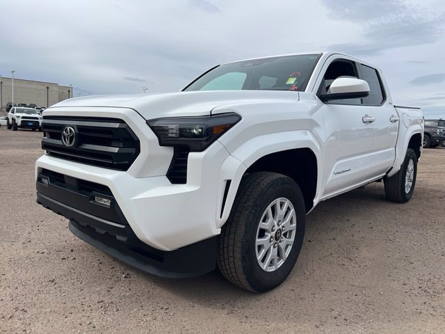 Used 2025 Toyota Tacoma SR5 AWD/4WD image 1