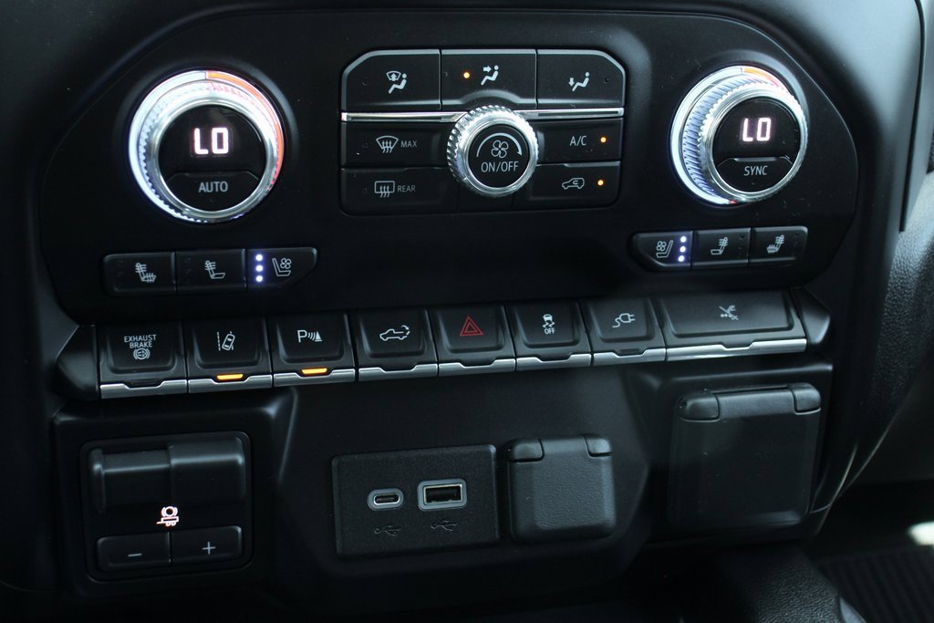 Used 2023 GMC Sierra 3500 Denali w/ Denali Ultimate Package image 34