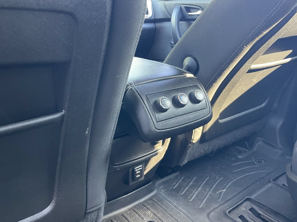Used 2015 GMC Acadia SLE FWD image 11