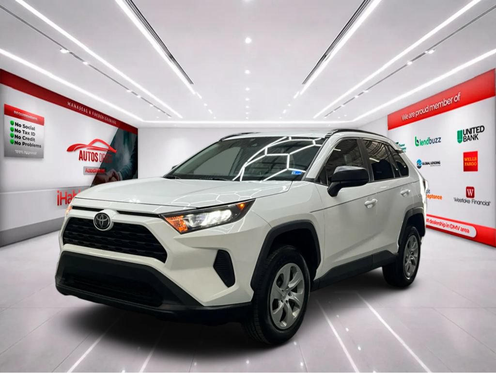 Used 2020 Toyota RAV4 LE FWD image 3
