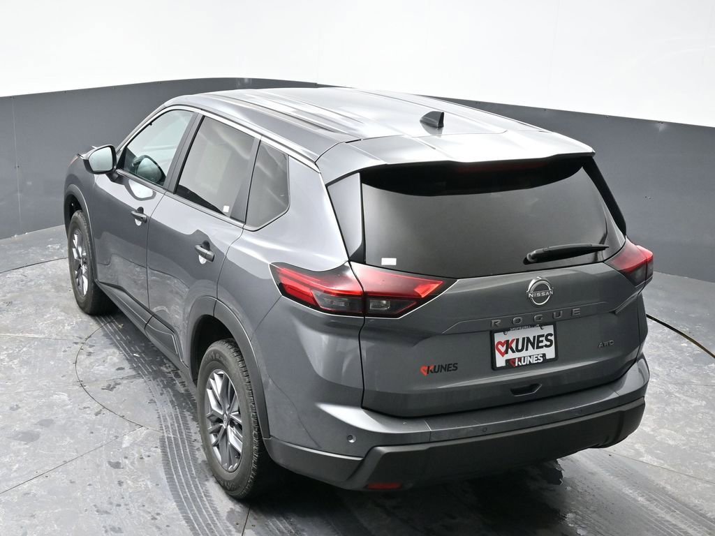 Used 2024 Nissan Rogue S image 45
