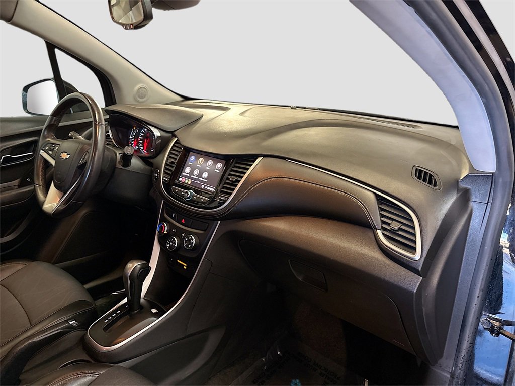 Used 2020 Chevrolet Trax LT w/ LT Convenience Package image 26