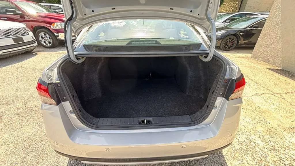 Used 2020 Nissan Versa S FWD image 19