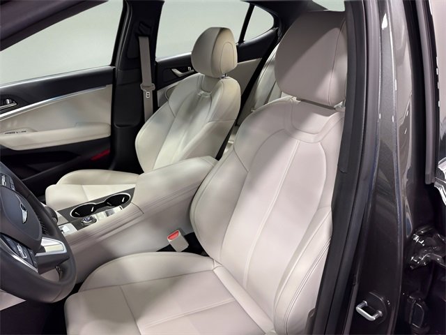 Used 2025 Genesis G70 2.5T image 11